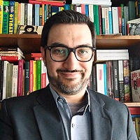 Condenada e fora do país, Carla Zambelli adota estratégia de exílio político e busca reaproximação com Bolsonarismo radical