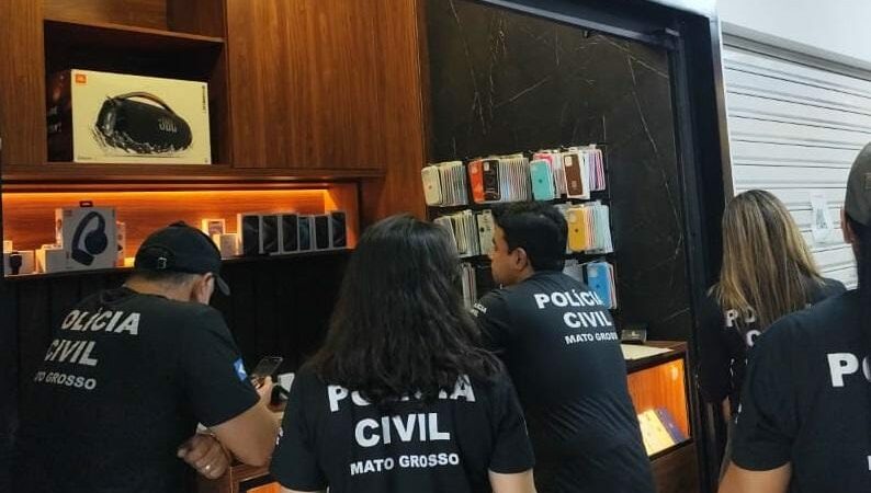 Donos de lojas em shoppings de Cuiabá e Várzea Grande são presos por vender celulares roubados