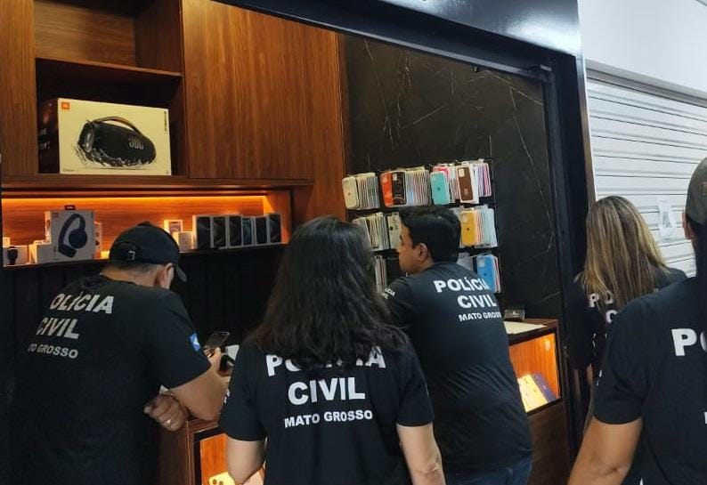 Donos de lojas em shoppings de Cuiabá e Várzea Grande são presos por vender celulares roubados