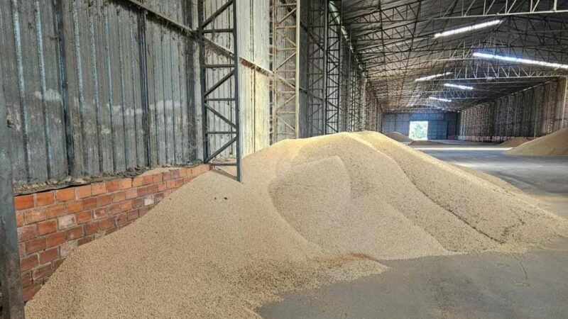 Empresários são presos pela GCCO por receptação de carga de soja desviada em Cuiabá