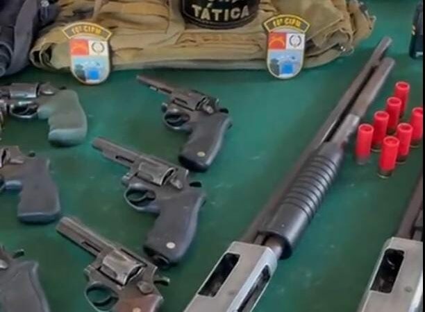 Funcionários de empresa de segurança são presos com arsenal por roubo e invasão à propriedade rural