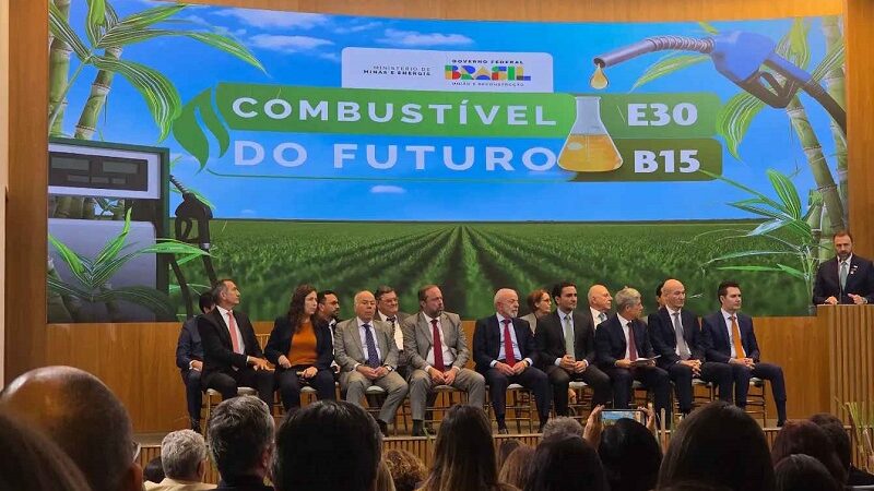 Governo aprova mistura de 30% de etanol na gasolina e prevê queda no preço do combustível