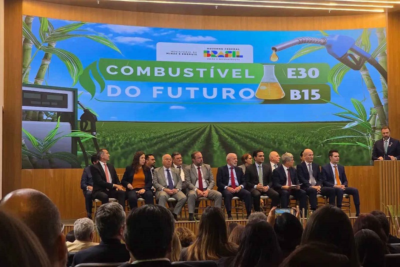 Governo aprova mistura de 30% de etanol na gasolina e prevê queda no preço do combustível