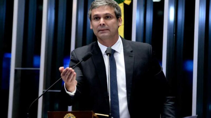 Líder do PT pede que PRF interrompa caminhada de Nikolas Ferreira pela BR-040