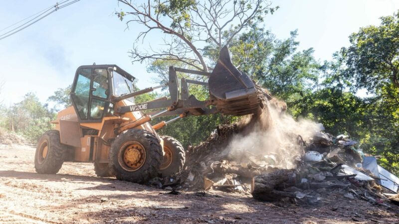 Limpurb retira mais de 100 toneladas de lixo de bolsão no Morada do Ouro II