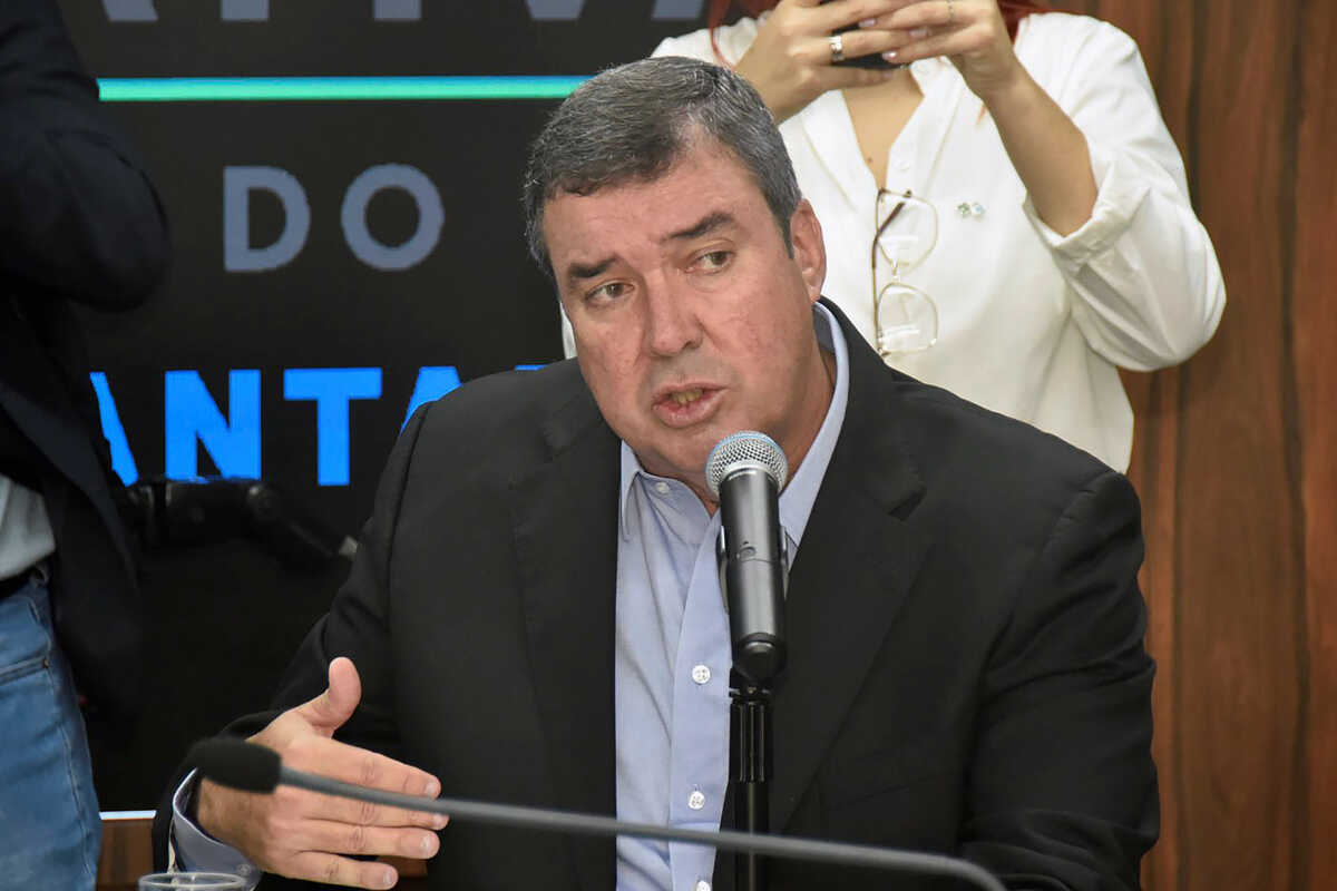 Maior liderança do PSDB confirma que Eduardo Riedel vai mesmo deixar sigla