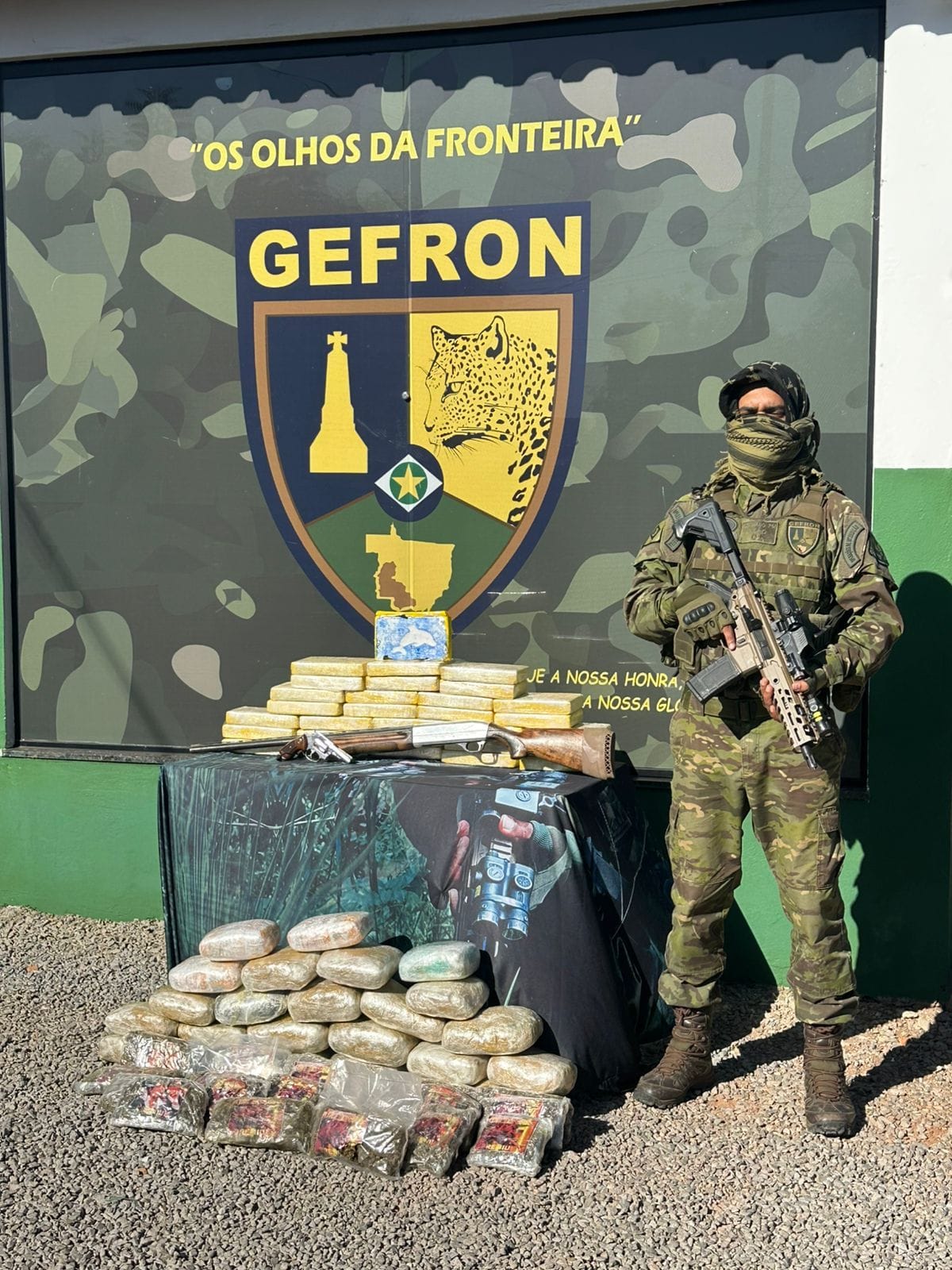 “Mulas do tráfico” morre em confronto com o Gefron na fronteira de Cáceres; drogas apreendidas