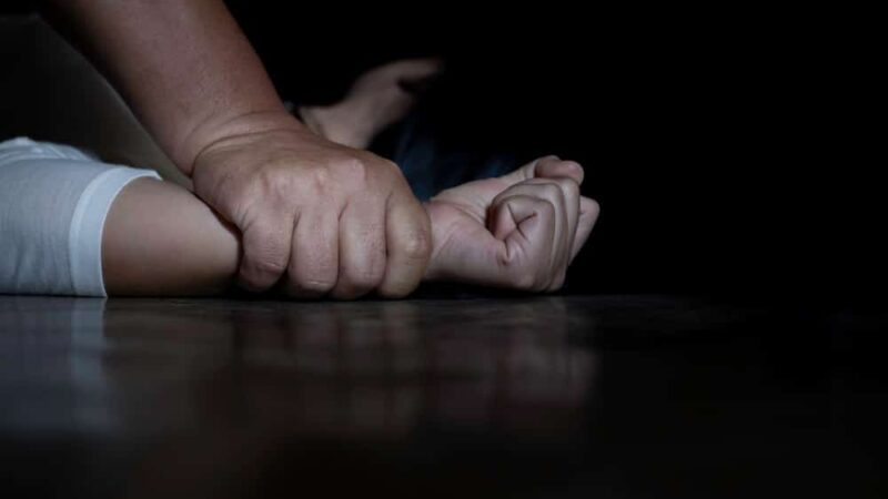 Adolescente de 14 anos reage à tentativa de estupro e dá golpe de facão em criminoso em MT
