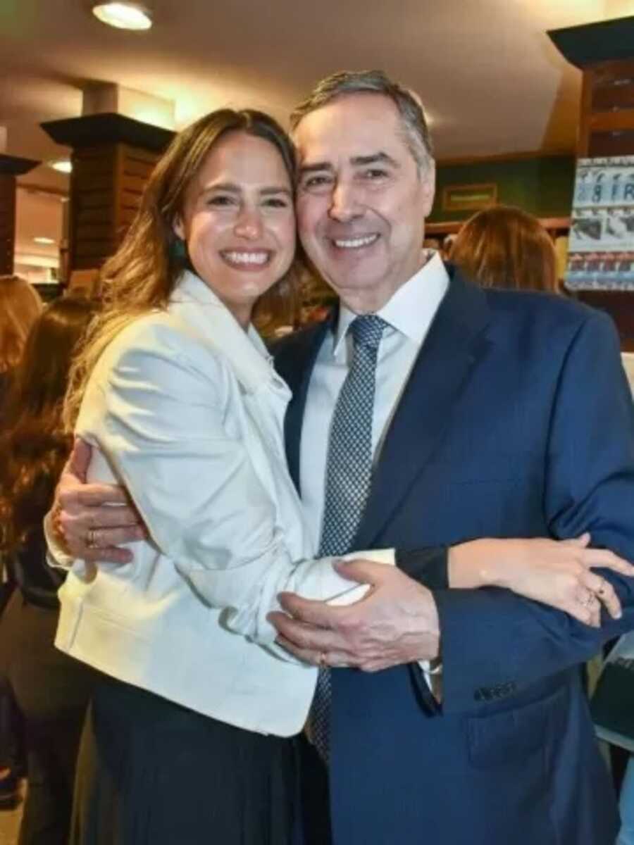 É falso que a filha de Barroso mora nos EUA e será deportada