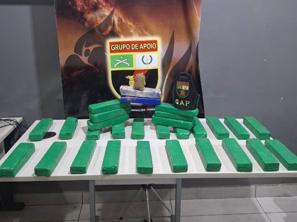 Faccionados são presos em carro carregado com maconha durante ‘delivery’ de drogas para clientes