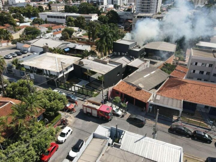 Incêndio atinge prédio onde funciona a agência de publicidade ZF Comunicação, em Cuiabá