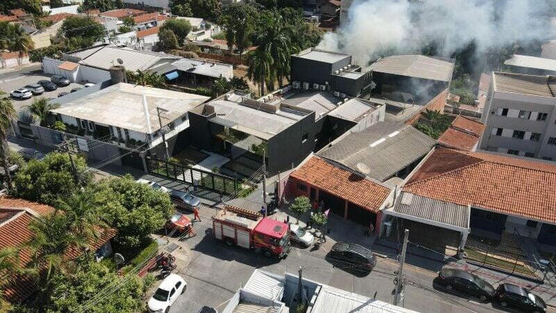 Incêndio atinge prédio onde funciona a agência de publicidade ZF Comunicação, em Cuiabá