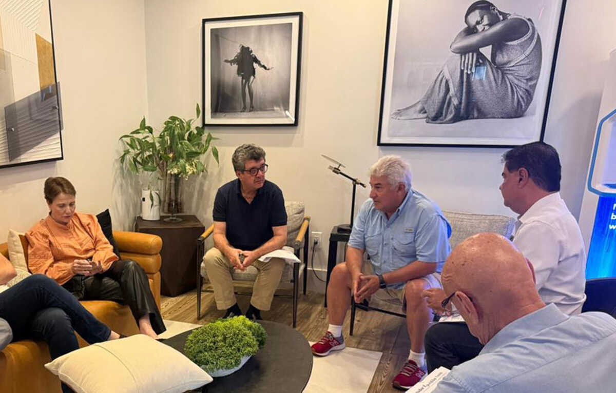 Nelsinho e comitiva do Senado brasileiro fazem primeira reunião nos EUA