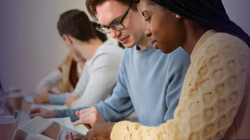 Pós-graduação no Brasil ainda é majoritariamente branca, aponta estudo do CGEE