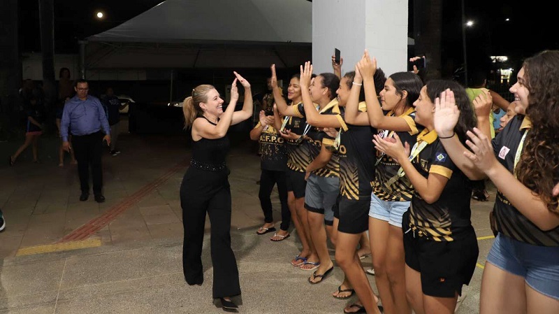 Prefeita Flávia Moretti sanciona lei que cria o Bolsa Atleta de Várzea Grande