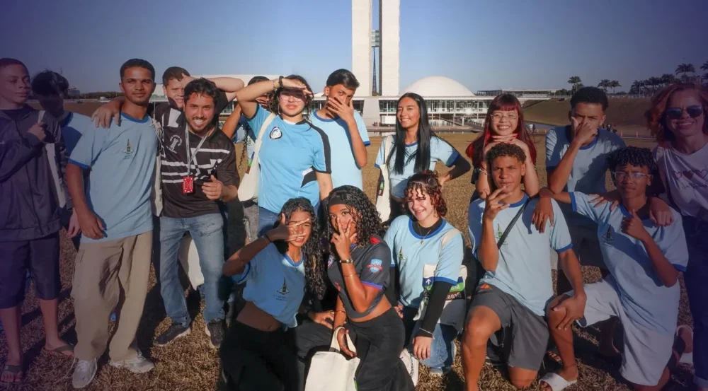 Turismo Mais Brasília leva estudantes da rede pública a pontos cívicos do DF