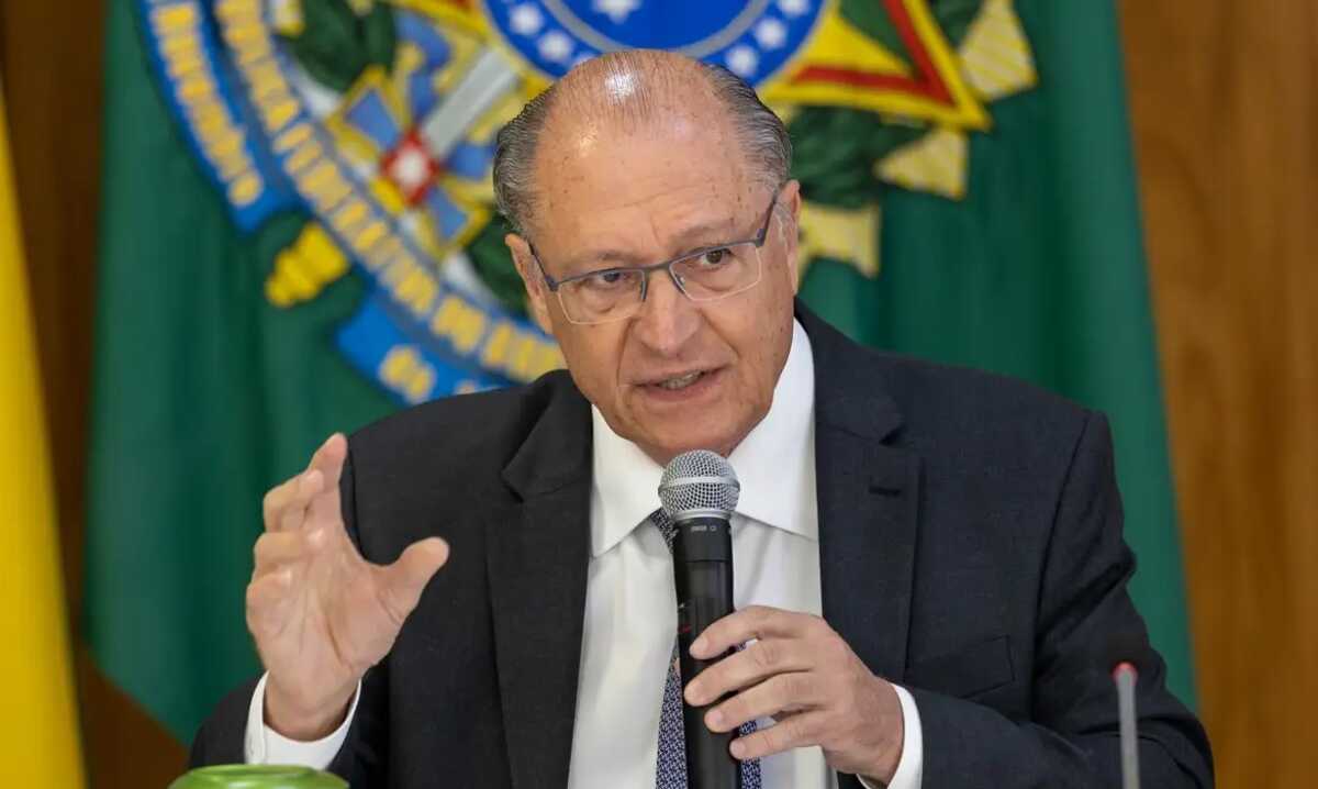 Alckmin diz que é cedo para falar sobre eleições de 2026 e defende debate sobre escala 6×1