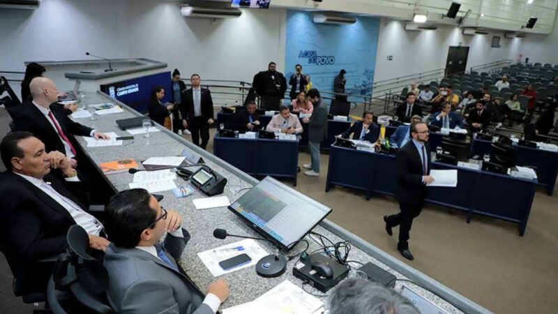 Após recesso, vereadores votam dois projetos na Câmara