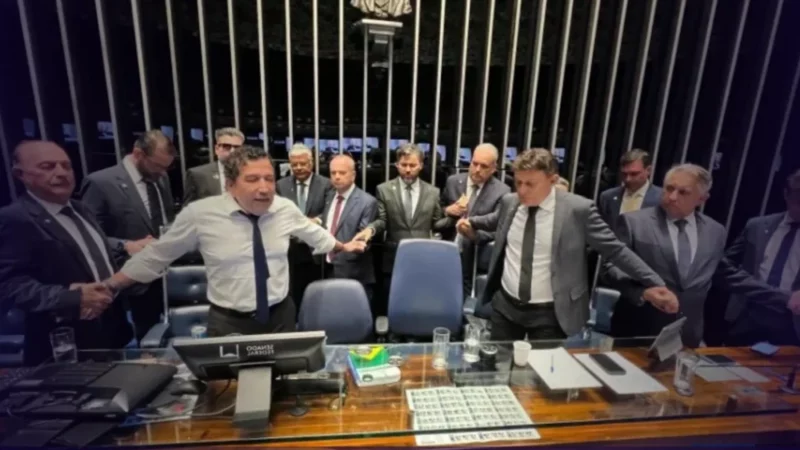 Bolsonaristas anunciam “vitória” e acordo para votar anistia após motim na Câmara