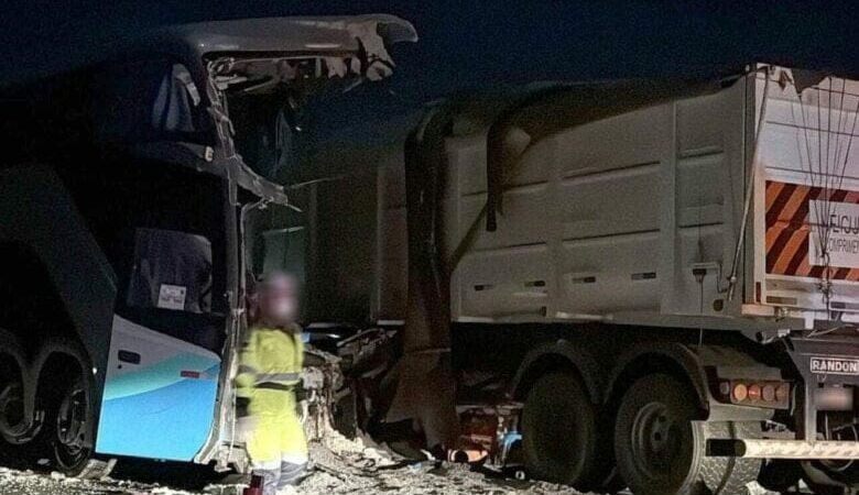 Carreta envolvida em acidente com 11 mortos e mais de 40 feridos trafegava fora do horário, diz PRF