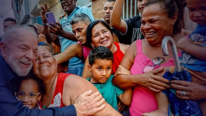 Lula entrega 599 títulos de propriedade em Brasília Teimosa (PE)