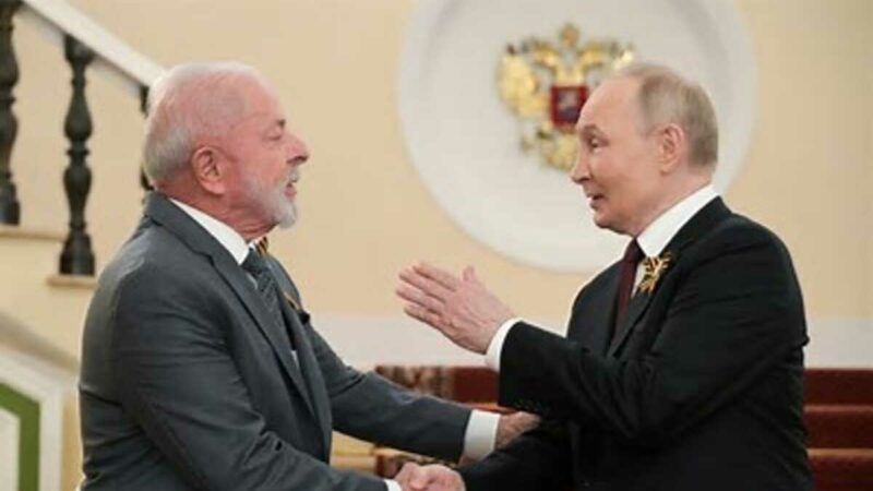 Lula recebe ligação de Putin e conversa sobre guerra na Ucrânia