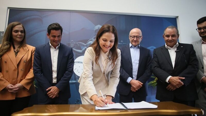 No Dia da Advocacia, OAB-MT e Desenvolve MT lançam linha de crédito facilitado para jovens advogados e advogadas