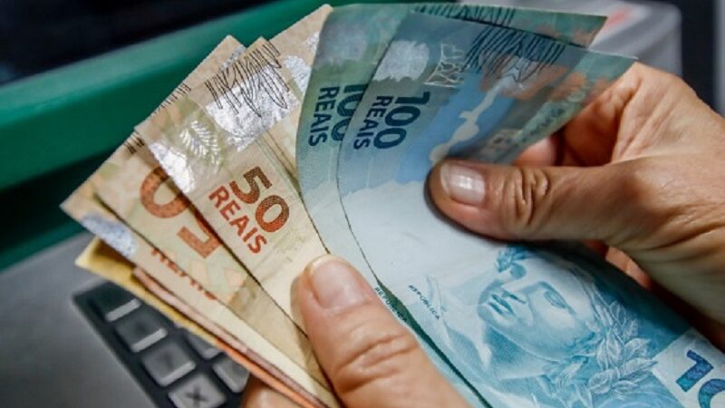 Proposta do Orçamento de 2026 prevê salário mínimo de R$ 1.631