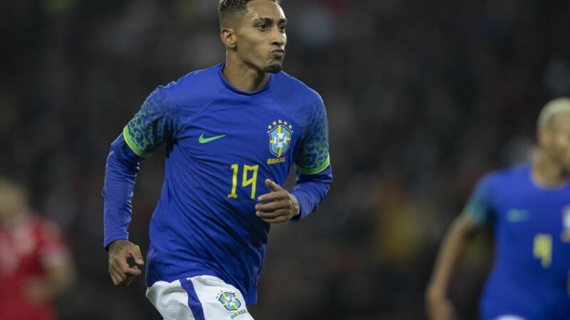 Raphinha e Vinicius Júnior são indicados ao prêmio Bola de Ouro