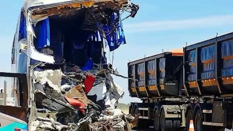 Sete passageiros de ônibus seguem internados após acidente; 39 tiveram alta médica