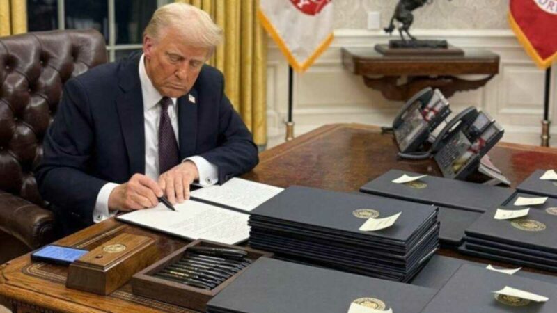 Trump volta a defender fim de voto por correio, cédula de papel e identificação de eleitor