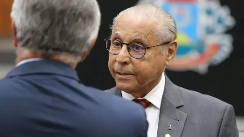 Deputado critica postura de líderes do União e PP e alerta para movimentação dos adversários