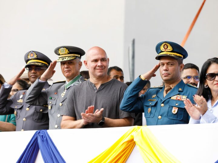 Prefeito celebra patriotismo e memória afetiva no desfile cívico de 7 de Setembro em Cuiabá