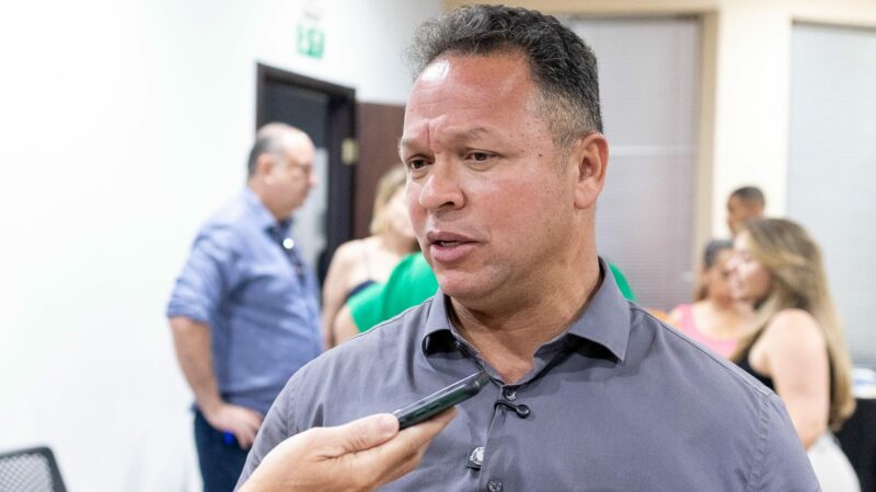 Prefeito em MT vai à Justiça para derrubar leis que garantem parto cesárea e farmácias 24 horas