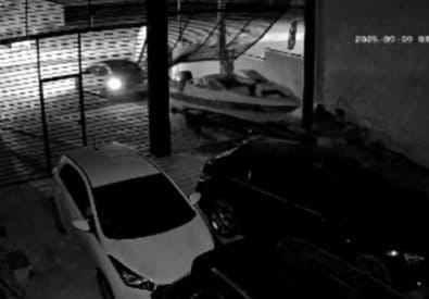 Três são presos pela polícia após invadirem garagem e roubarem lancha