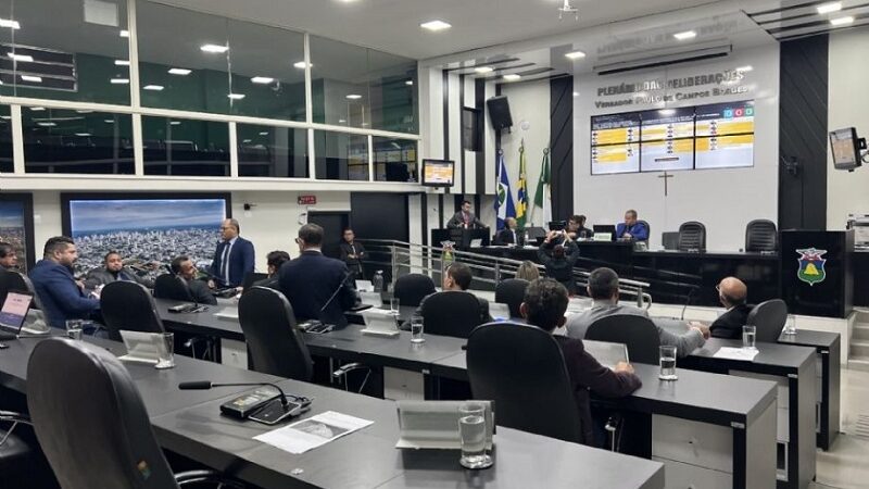 Vereadores de Cuiabá se BLINDÃO com aprovação de Projeto de Lei contra suas cassações