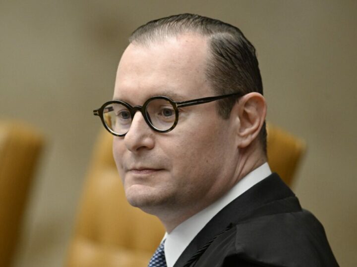 Zanin marca sessões extras para 1ª Turma do STF julgar tentativa de golpe
