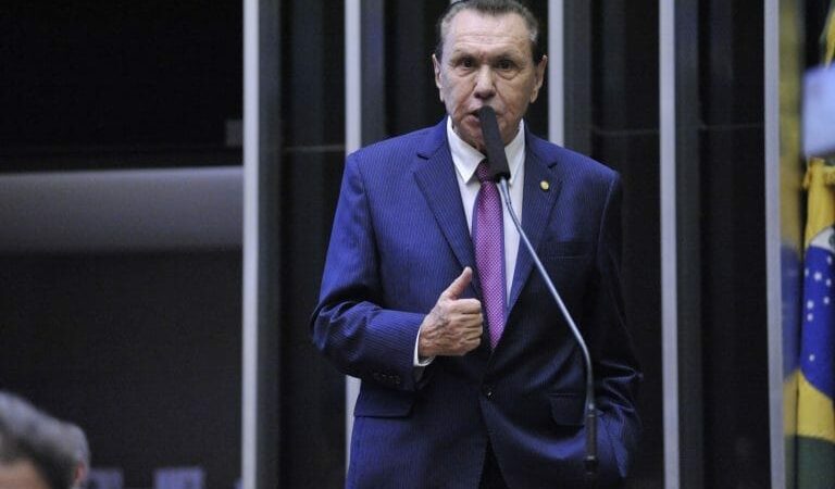 Bezerra pede ao STF pagamento retroativo de pensão reajustada após deixar mandato de deputado