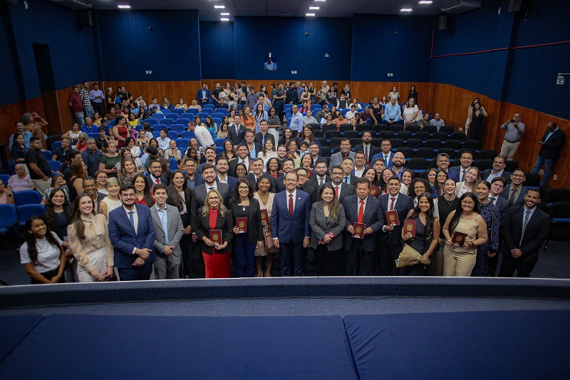 CAA/MT recebe novos advogados e estagiários em solenidade de integração