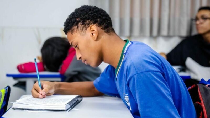 Estudantes devem atualizar ou criar cadastro em sistema de matrícula