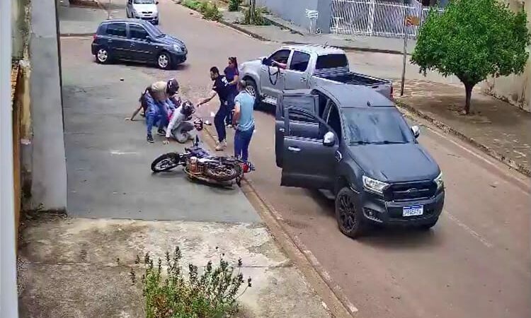Foragido condenado a 46 anos de prisão por matar idosos é preso após colidir moto com viatura
