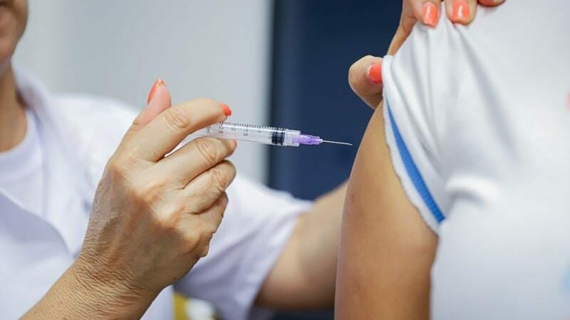 MT distribui 500 mil doses e incentiva multivacinação de crianças e adolescentes
