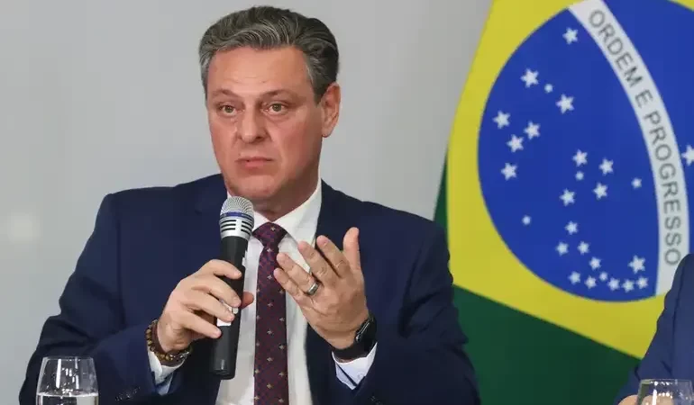 Ministro critica reunião de governadores no Rio de Janeiro e classifica ação como “politiqueira”