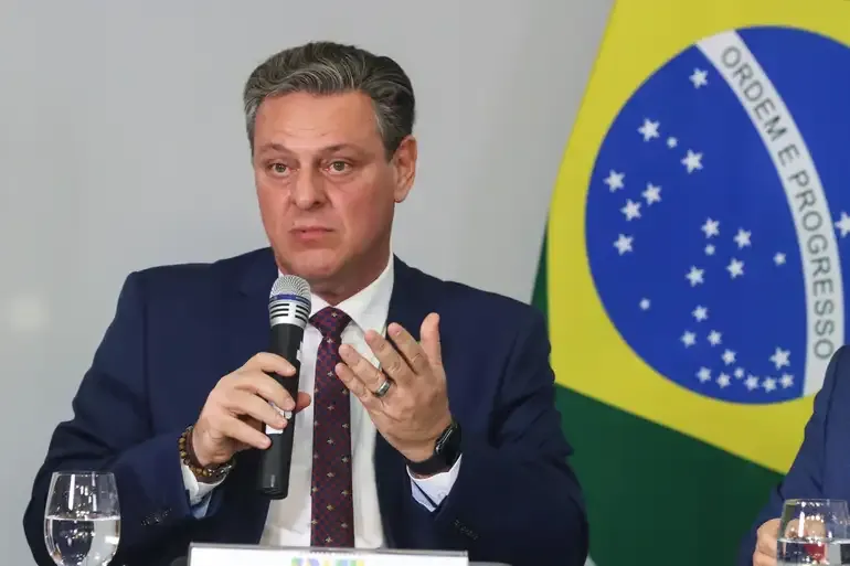 Ministro critica reunião de governadores no Rio de Janeiro e classifica ação como “politiqueira”