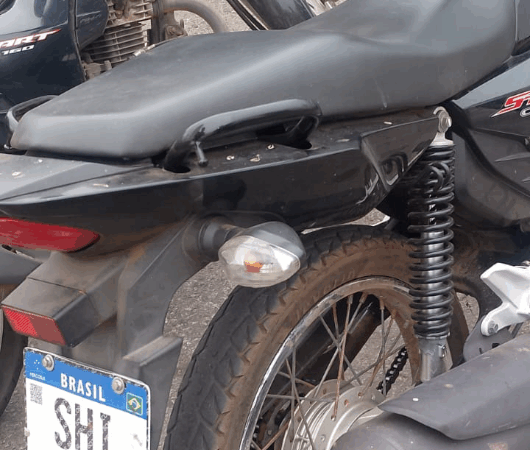 Motoqueiro é preso em Várzea Grande com placa falsa comprada na internet