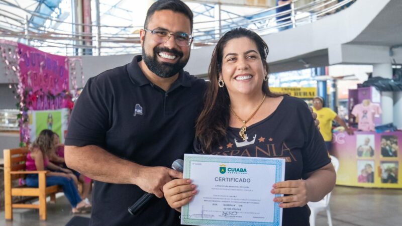 Prefeitura garante segurança jurídica a trabalhadores do Mercado do Porto com entrega de 142 TPUs