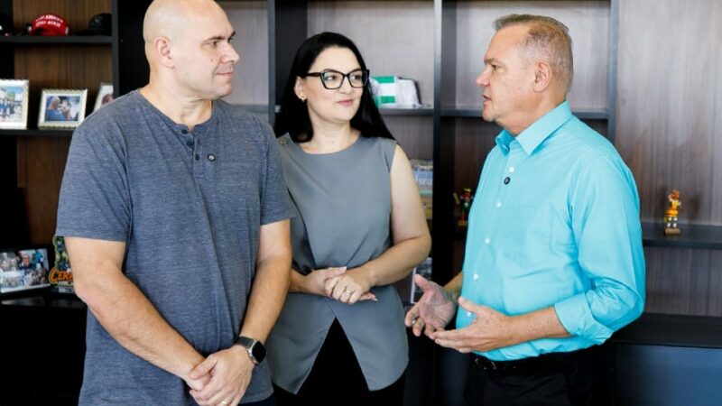 Senador nega articulação para Samantha ser vice de Pivetta e reafirma pré-candidatura