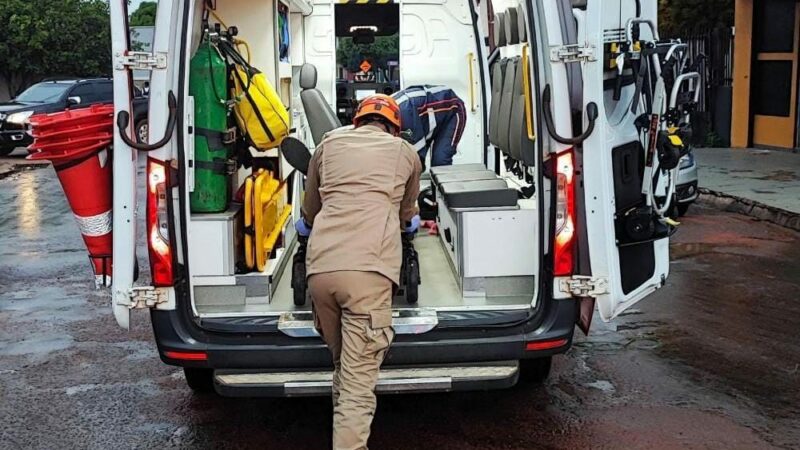 Trabalhador fica gravemente ferido após sofrer queda de seis metros em frigorífico
