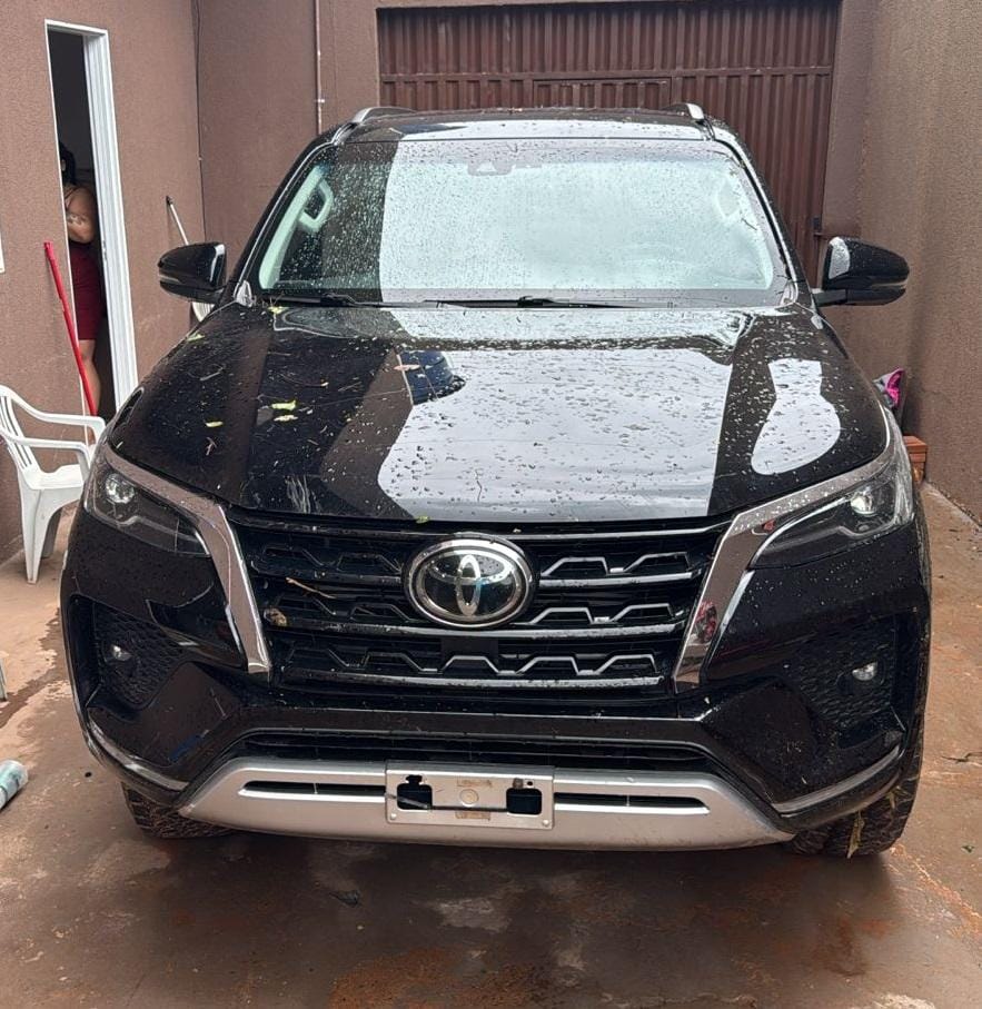 Casal é preso pela PC por esconder caminhonete de luxo furtada em Cuiabá