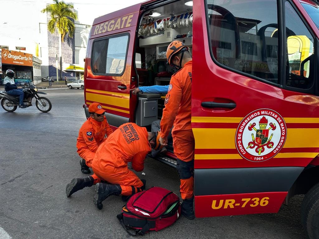 Corpo de Bombeiros socorre criança atropelada em frente à escola